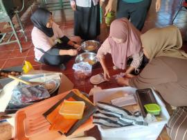 Pelatihan Wirausaha Makanan Olahan  Memasuki Hari Kedua dengan Aneka Bolu dan Kue Trad